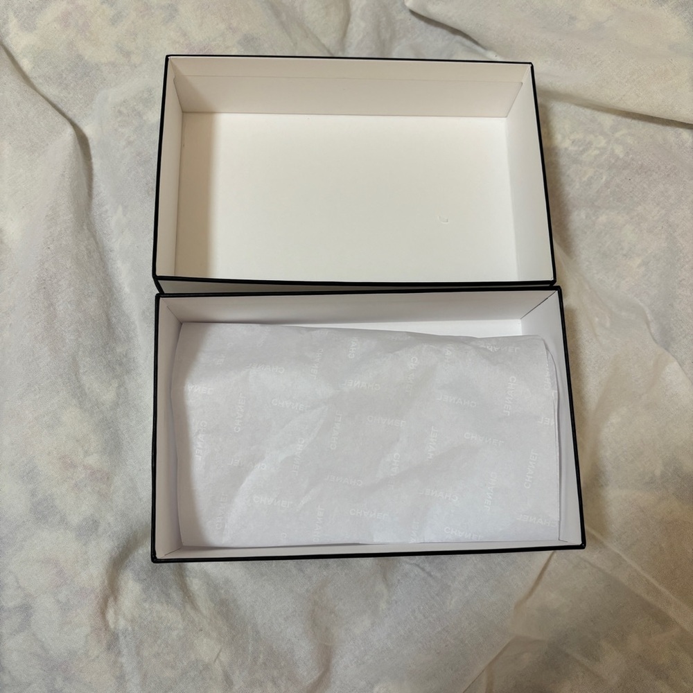 CHANEL Black & White Empty Signature Gift Box 9” X 6” x 3" EMPTY BOX - Picture 7 of 10